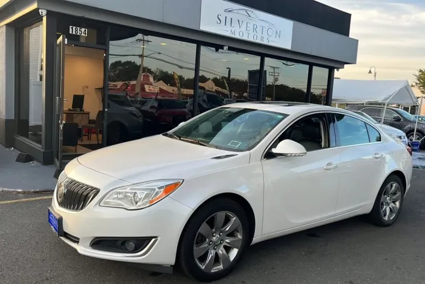 2017 Buick Regal Premium II photo 1