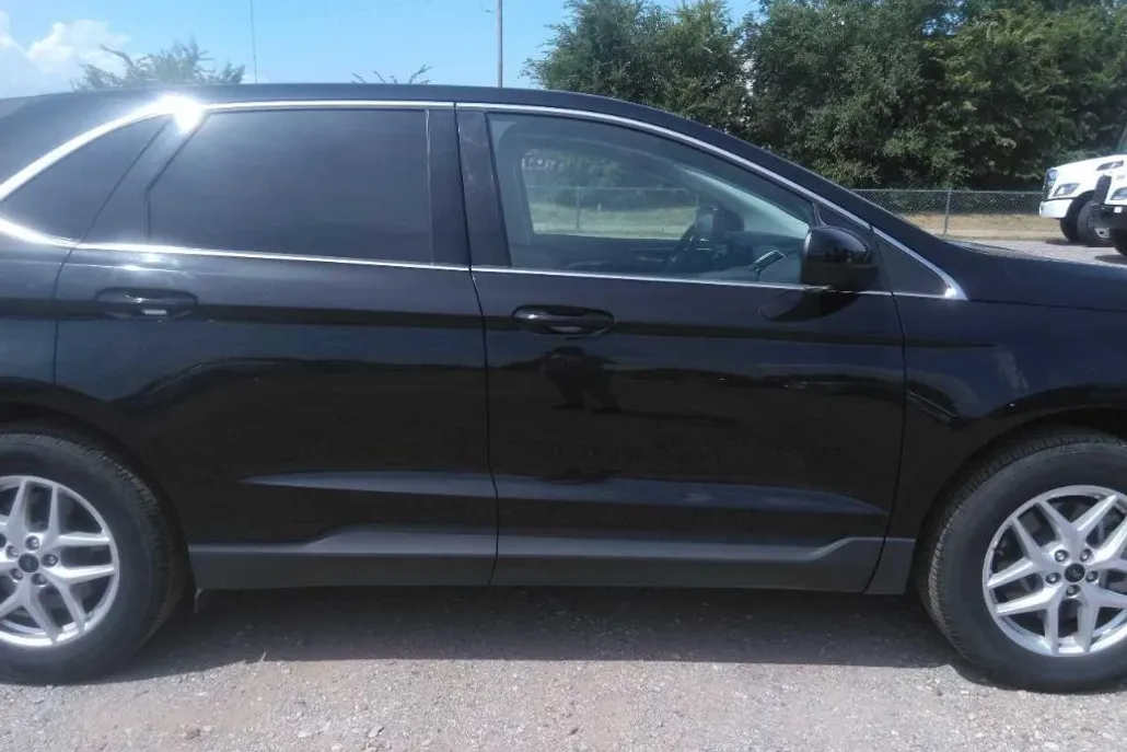 2023 Ford Edge SEL photo 1