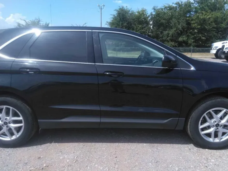 2023 Ford Edge SEL photo 1