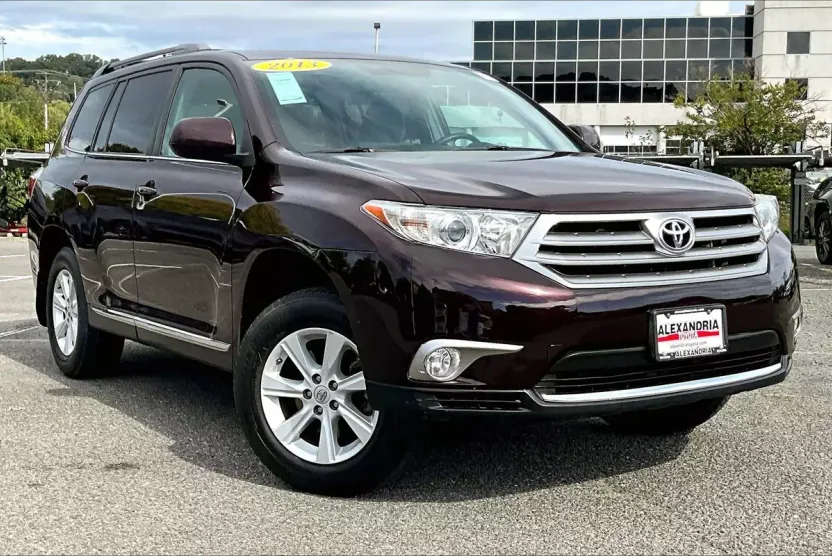 2013 Toyota Highlander Plus photo 1