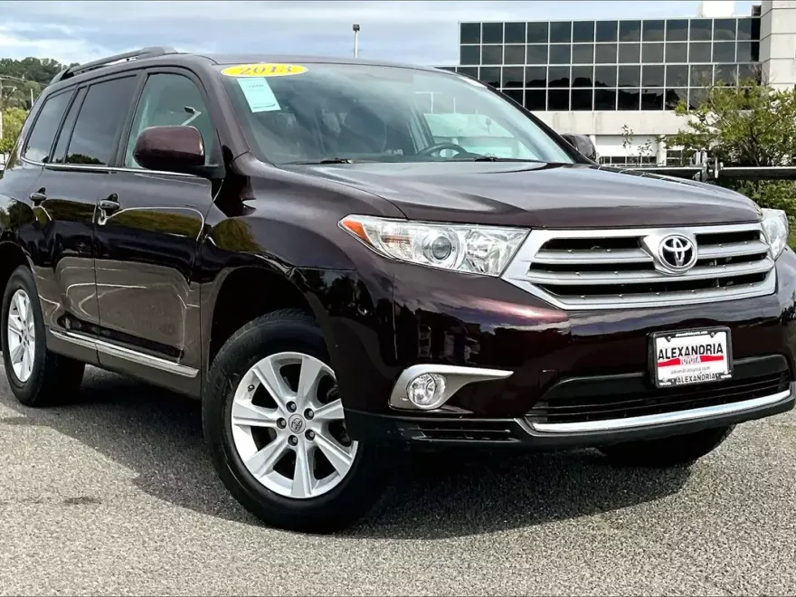 2013 Toyota Highlander Plus photo 1