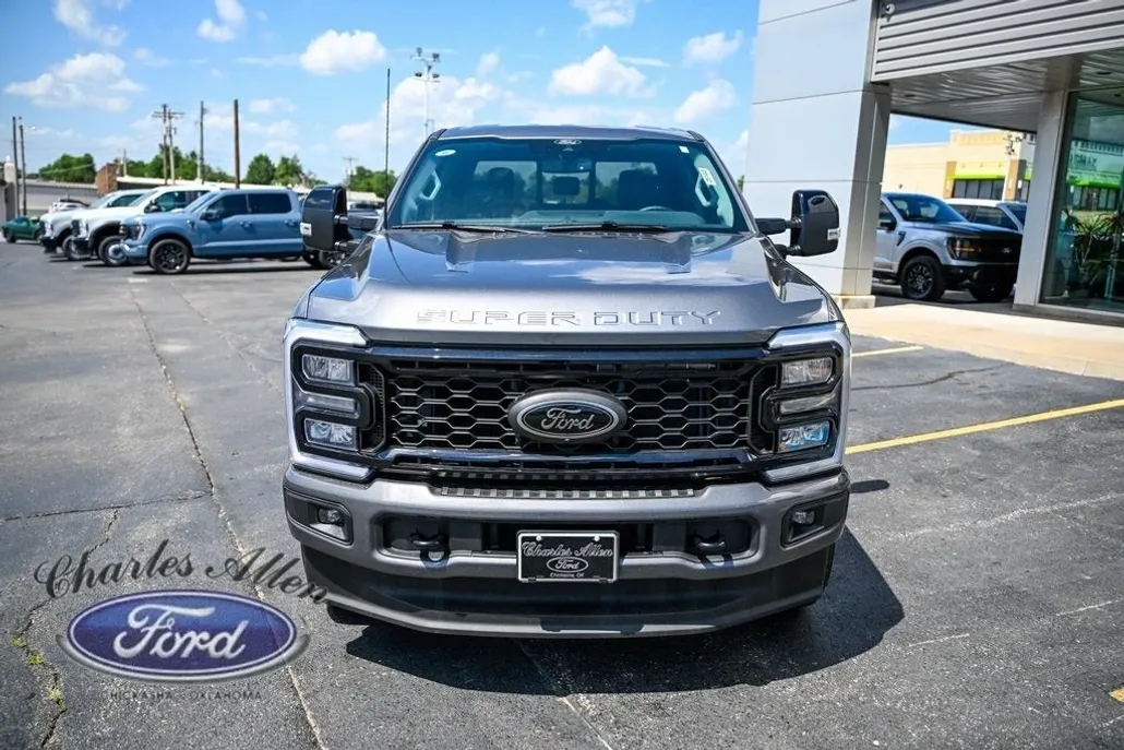 2025 Ford F-250 Lariat photo 1