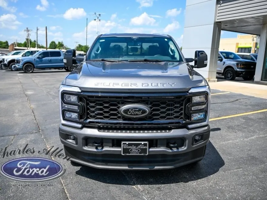 2025 Ford F-250 Lariat photo 1