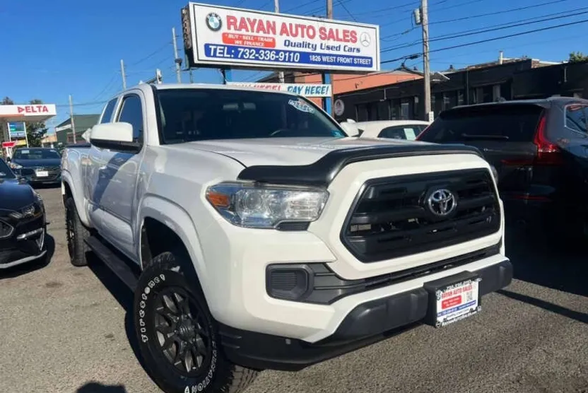 2016 Toyota Tacoma SR photo 1