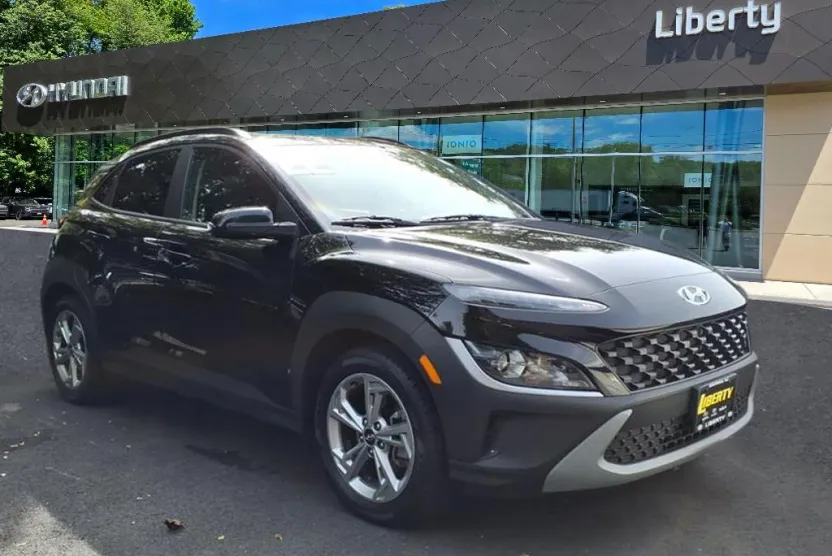 2022 Hyundai Kona SEL photo 1