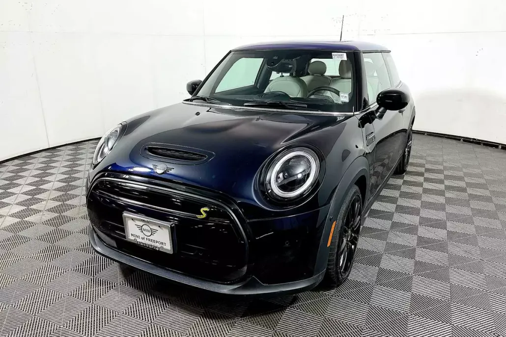 2024 Mini Cooper 2 Door Hardtop SE photo 1