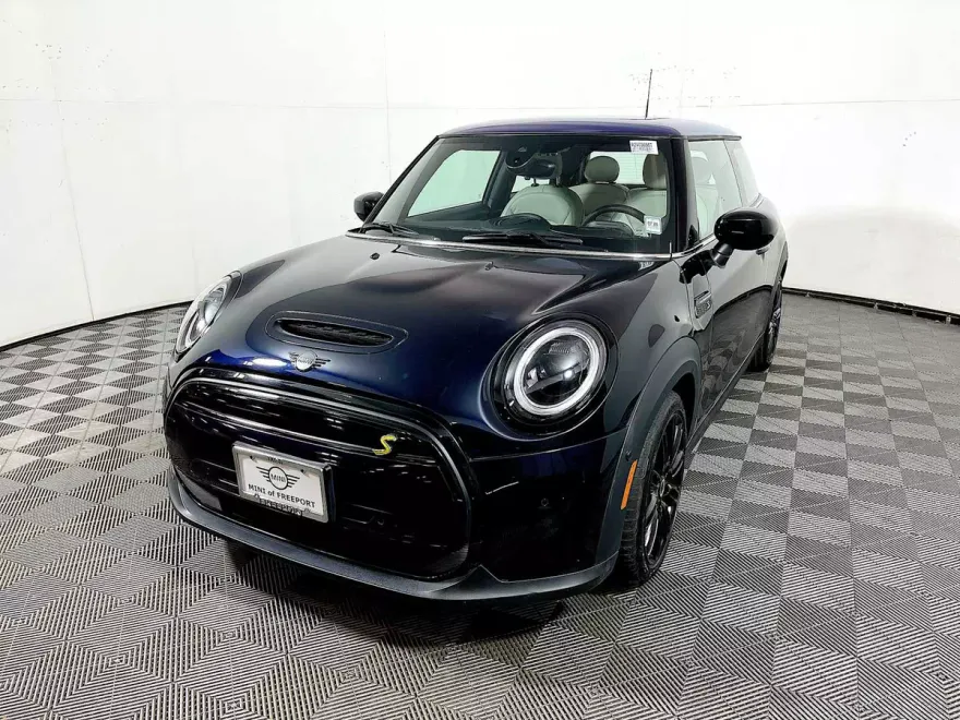 2024 Mini Cooper 2 Door Hardtop SE photo 1