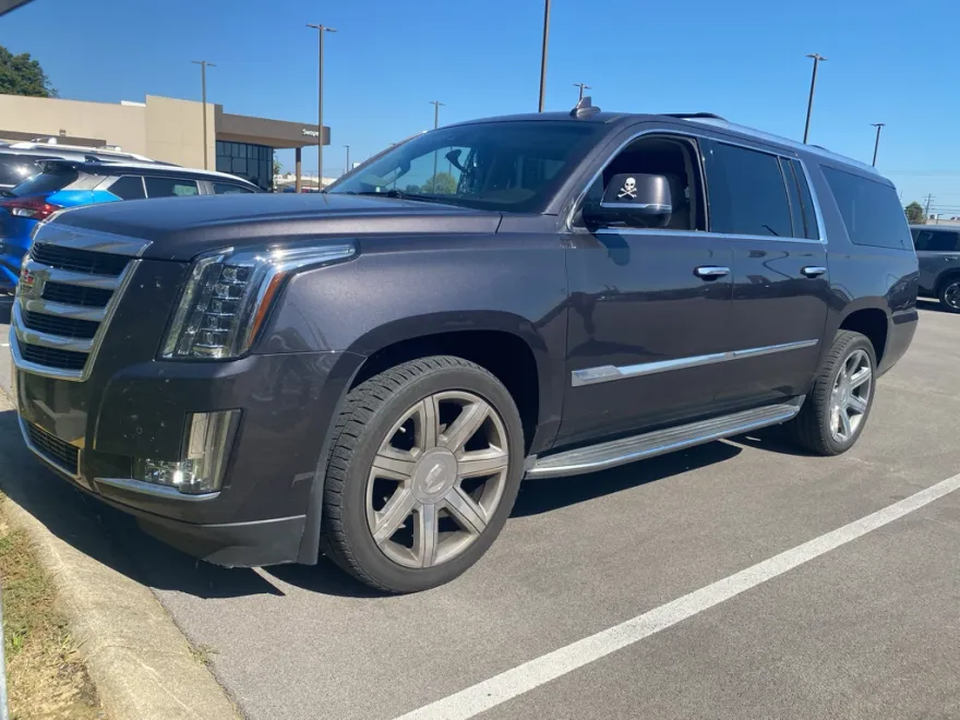 2016 Cadillac Escalade ESV Luxury photo 1