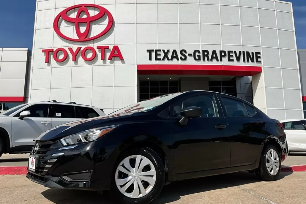 2024 Nissan Versa 1.6 S photo 1