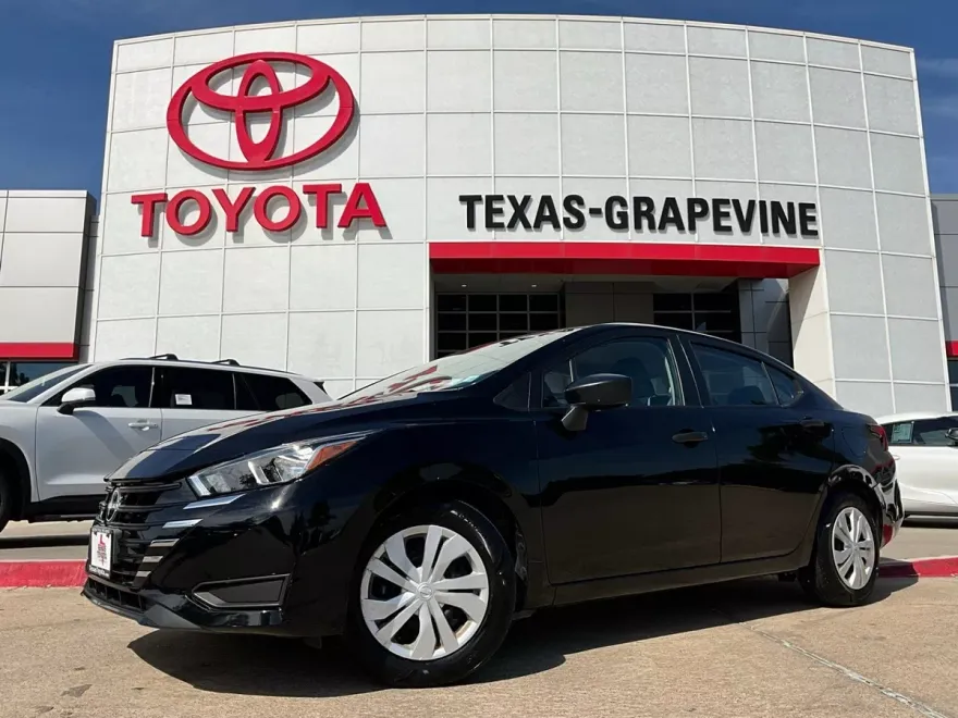 2024 Nissan Versa 1.6 S photo 1