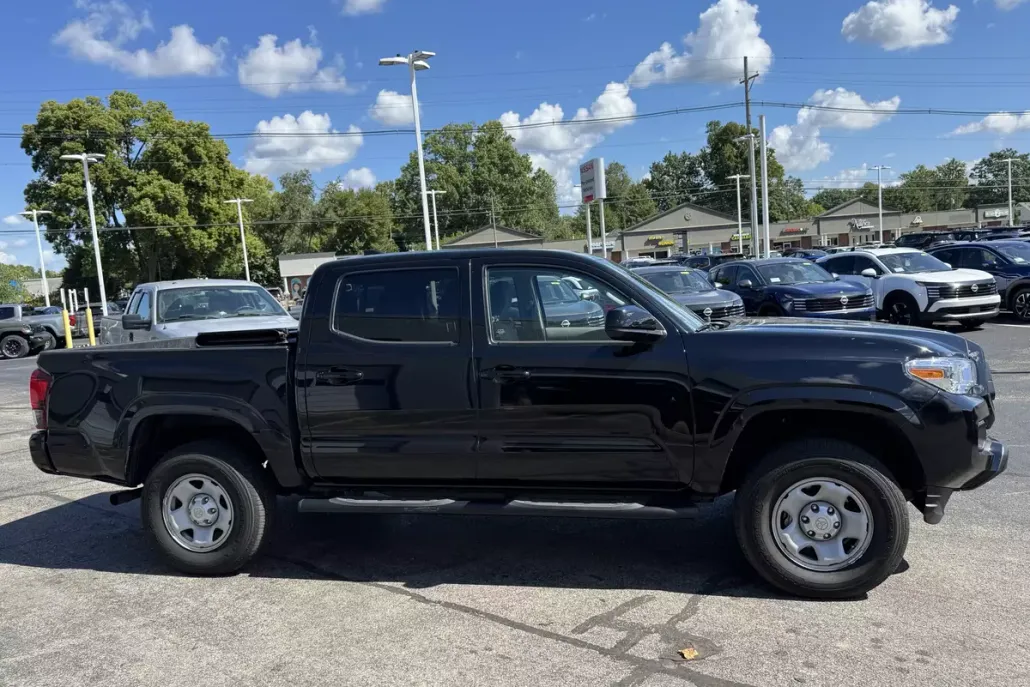 2023 Toyota Tacoma SR Double Cab V6 photo 1