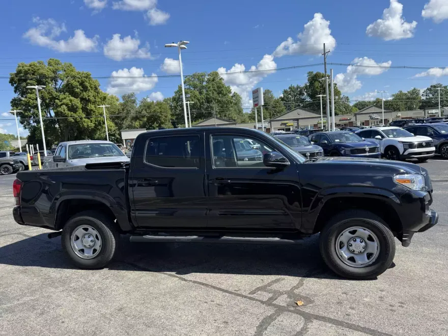 2023 Toyota Tacoma SR Double Cab V6 photo 1