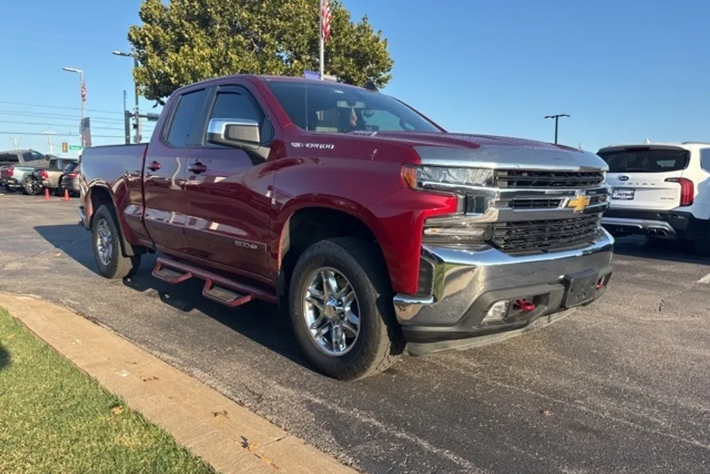 2021 Chevrolet Silverado 1500 LT photo 1