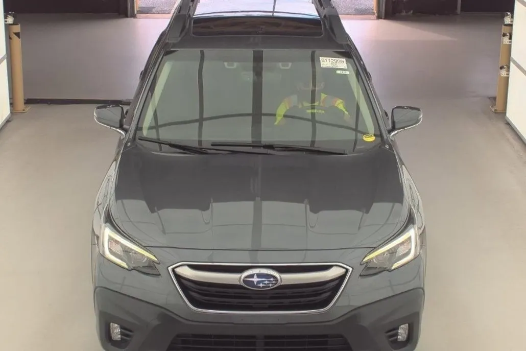 2022 Subaru Outback Premium photo 1