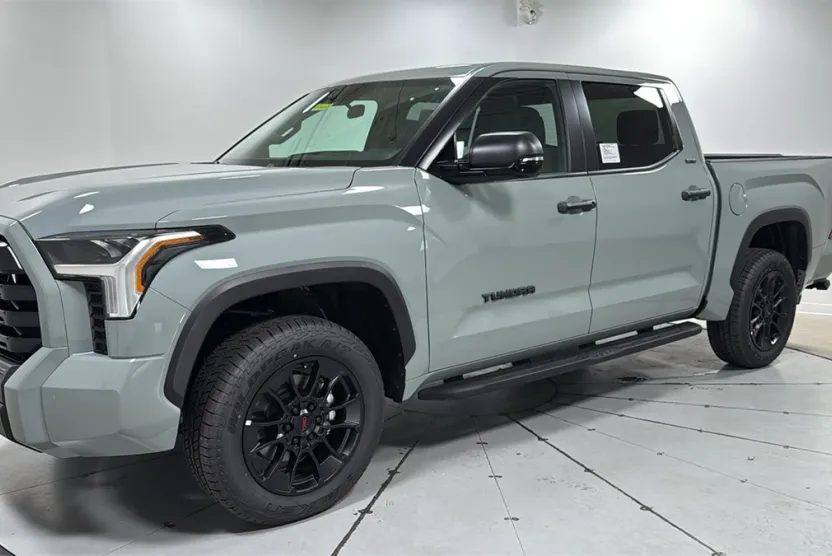 2026 Toyota Tundra SR5 CrewMax photo 1