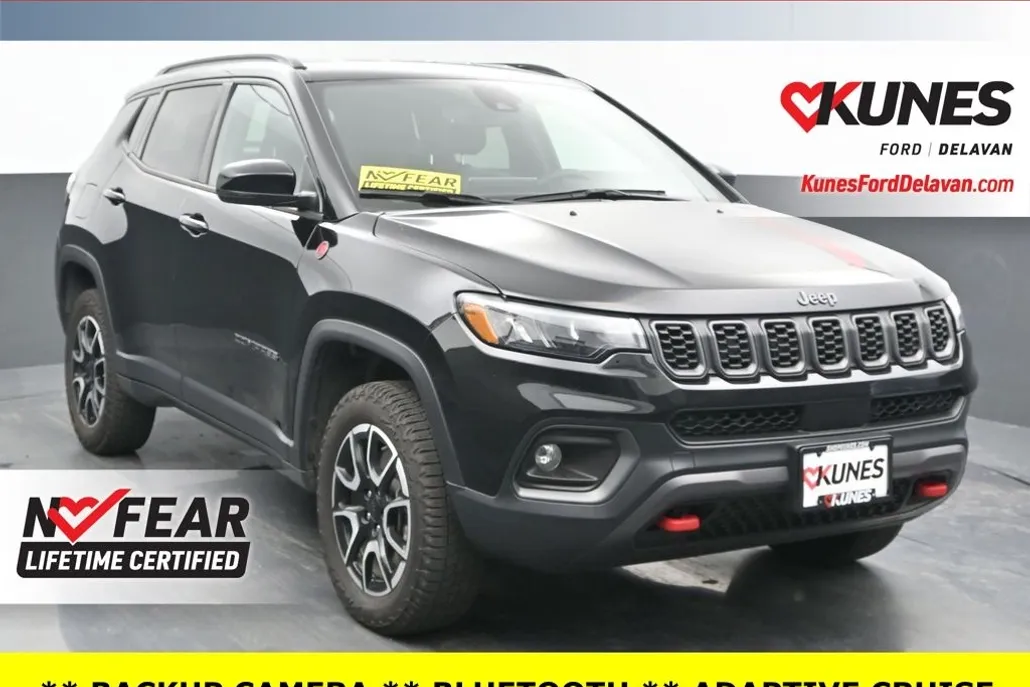 2024 Jeep Compass Trailhawk photo 1