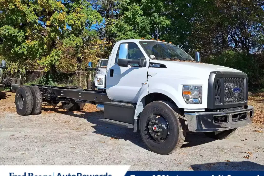 2025 Ford F-650 Base photo 1