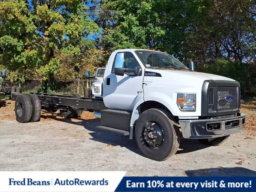 2025 Ford F-650 Base photo 1