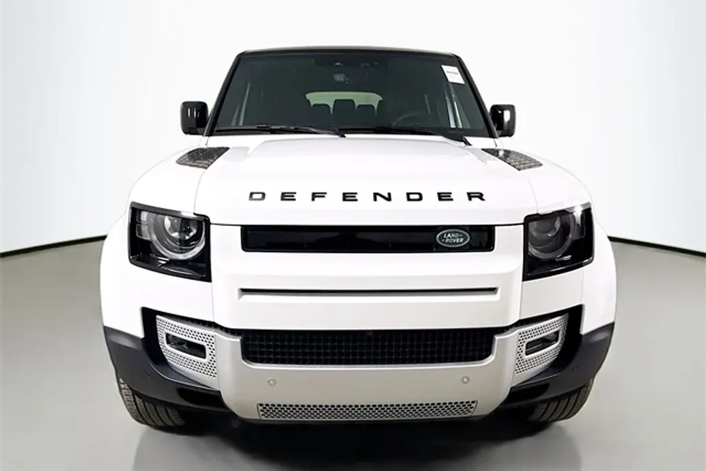 2025 Land Rover Defender 110 S photo 1