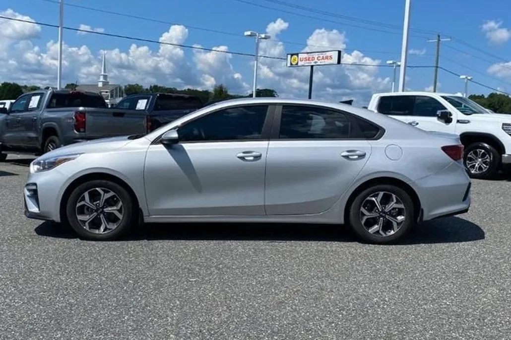 2021 Kia Forte LXS photo 1