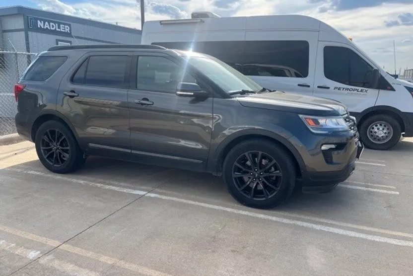 2019 Ford Explorer XLT photo 1