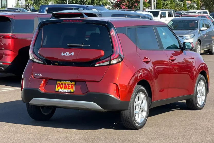 2023 Kia Soul LX photo 1