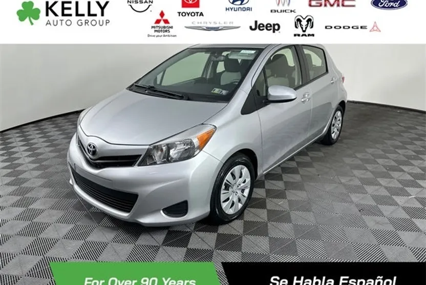 2013 Toyota Yaris LE photo 1