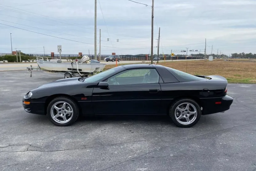 2002 Chevrolet Camaro Sport Coupe photo 1