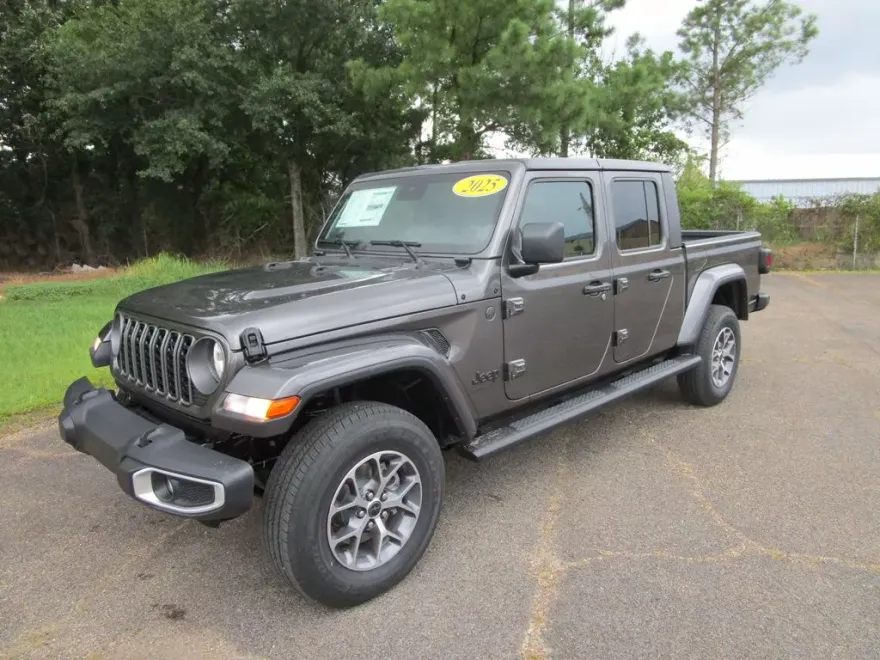 2025 Jeep Gladiator Sport S photo 1