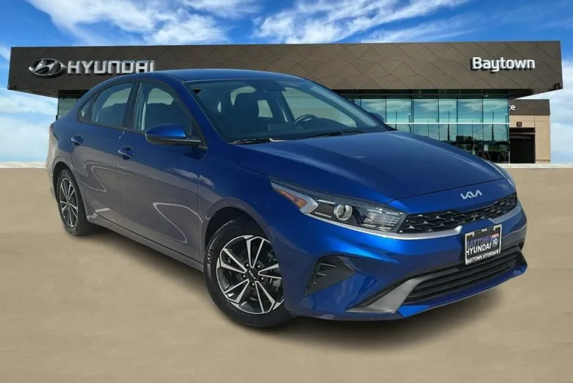 2024 Kia Forte LXS photo 1
