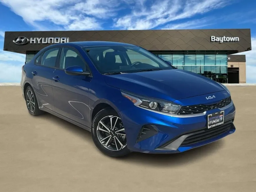2024 Kia Forte LXS photo 1