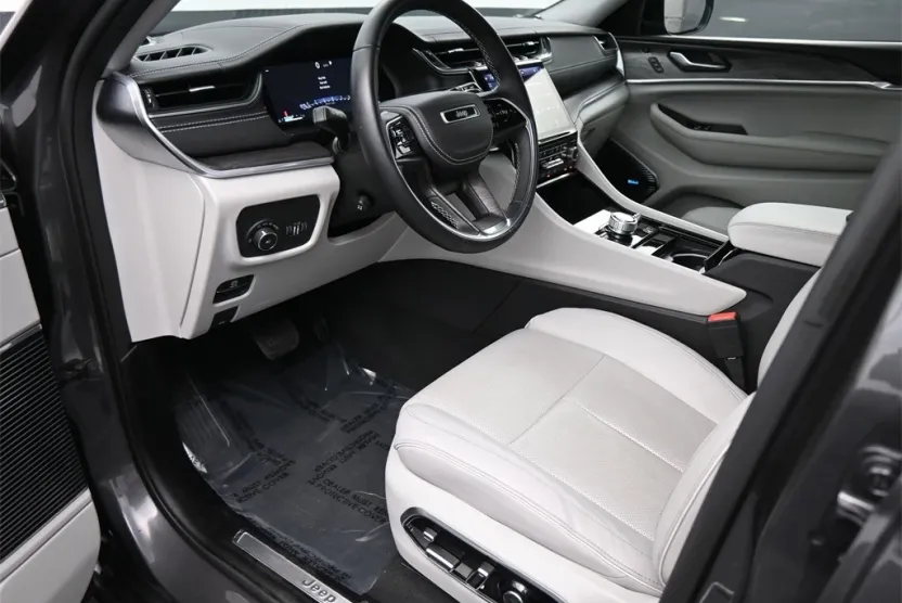 2022 Jeep Grand Cherokee Overland photo 1