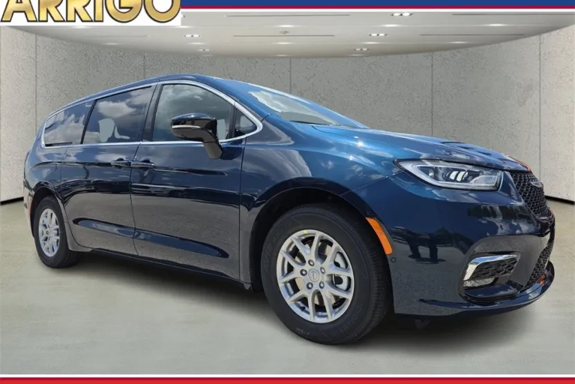 2025 Chrysler Pacifica photo 1