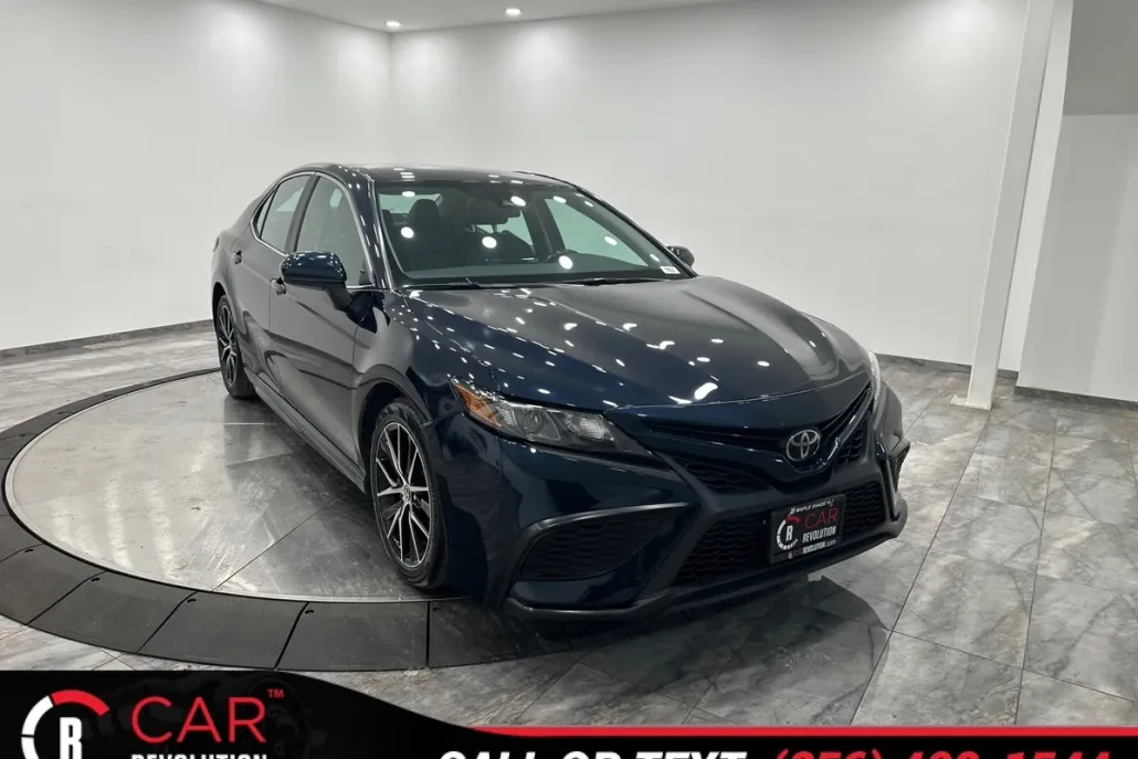 2021 Toyota Camry SE photo 1