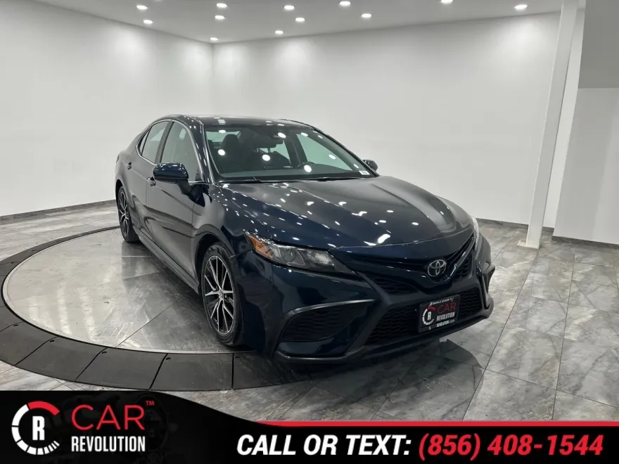 2021 Toyota Camry SE photo 1