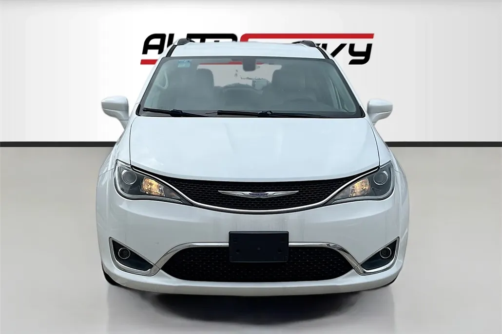 2019 Chrysler Pacifica Touring Plus photo 1