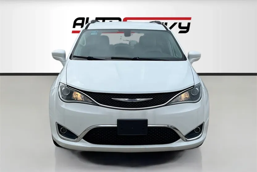 2019 Chrysler Pacifica Touring Plus photo 1