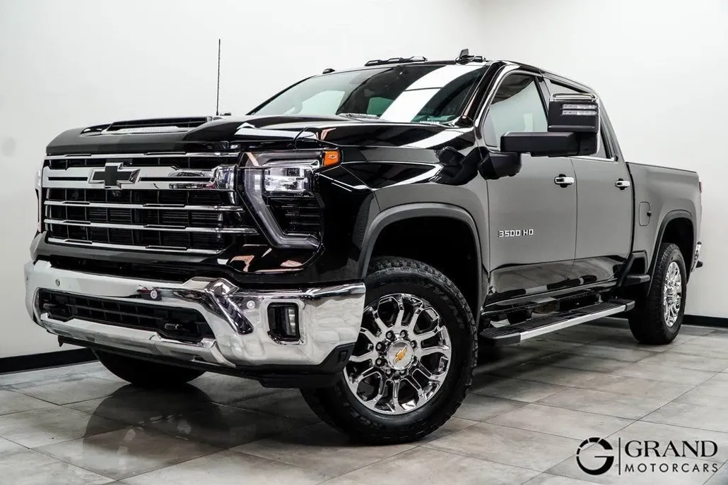 2024 Chevrolet Silverado 3500HD LTZ photo 1