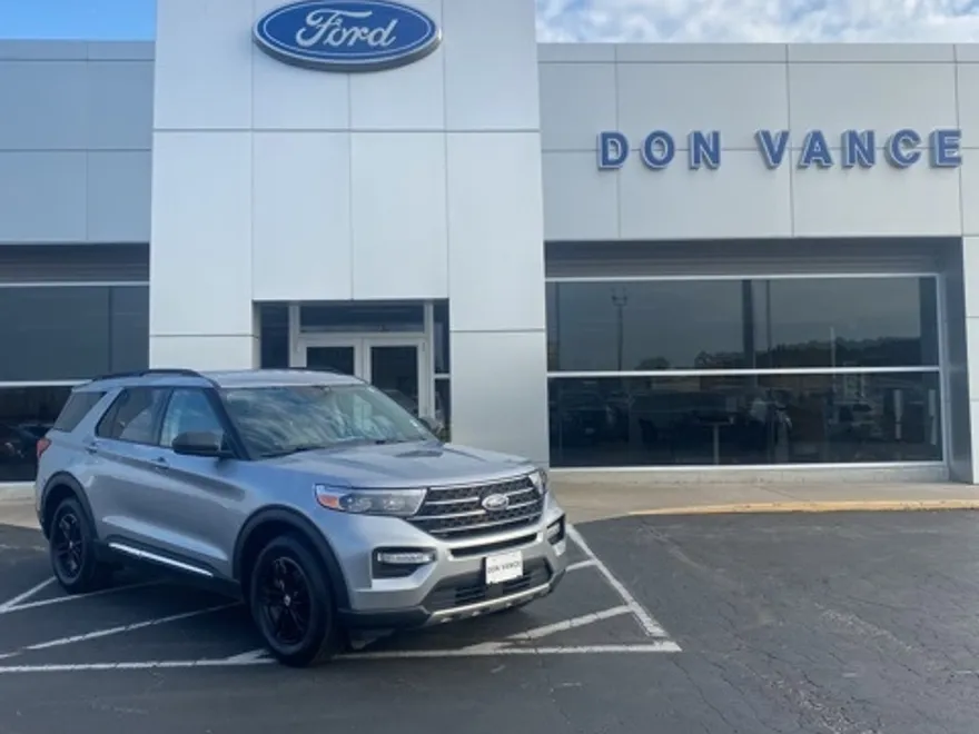 2021 Ford Explorer XLT photo 1