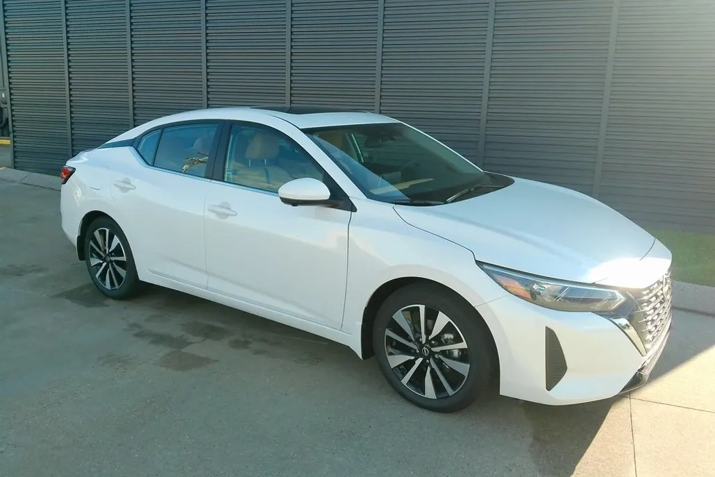 2025 Nissan Sentra SV photo 1