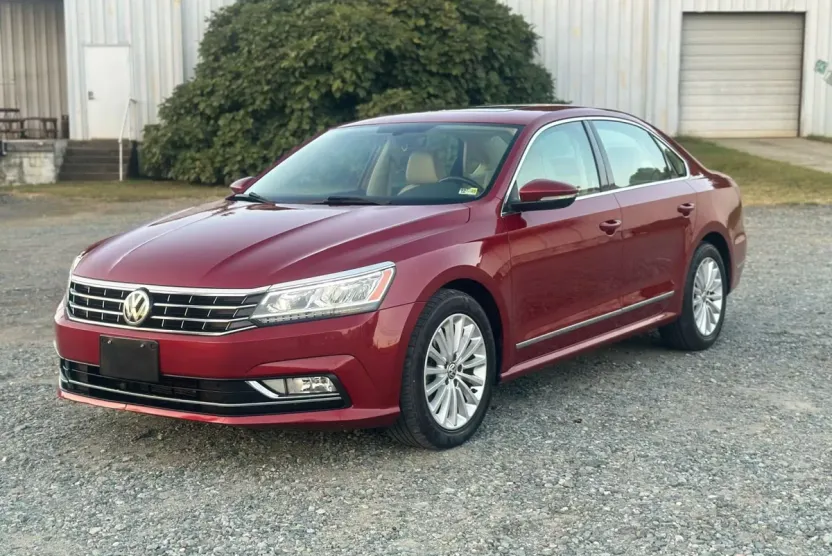 2016 Volkswagen Passat TDI SE photo 1