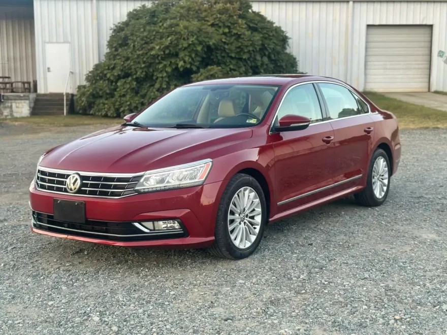 2016 Volkswagen Passat TDI SE photo 1