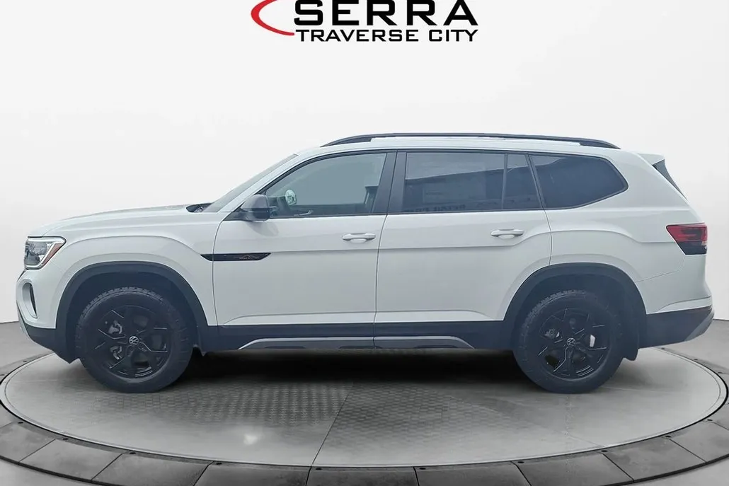 2025 Volkswagen Atlas Peak Edition SE photo 1