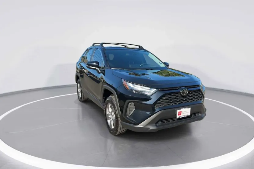 2025 Toyota RAV4 Hybrid LE photo 1