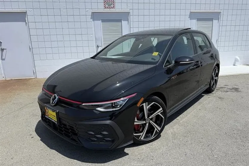 2025 Volkswagen Golf GTI SE photo 1