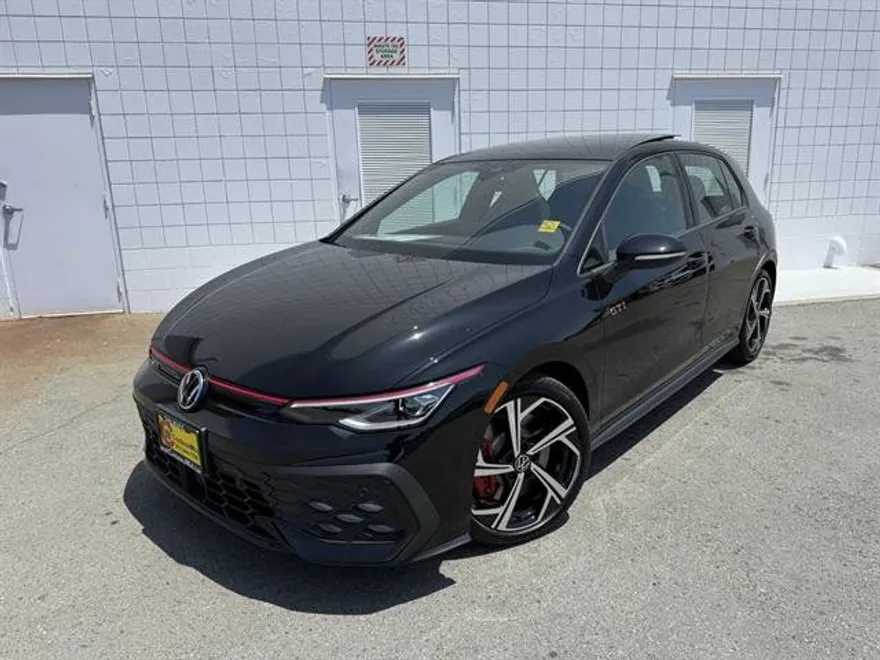 2025 Volkswagen Golf GTI SE photo 1
