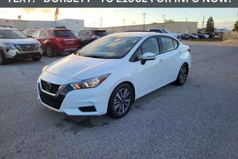 2020 Nissan Versa SV photo 1