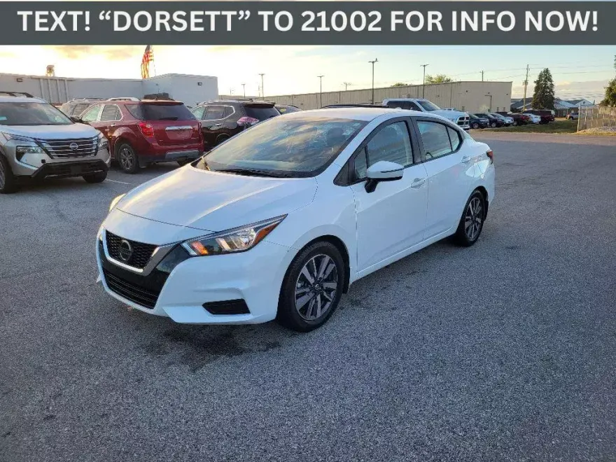 2020 Nissan Versa SV photo 1