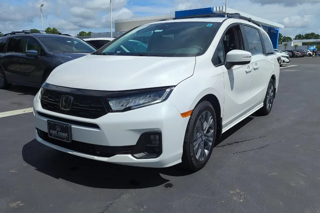2026 Honda Odyssey Touring photo 1