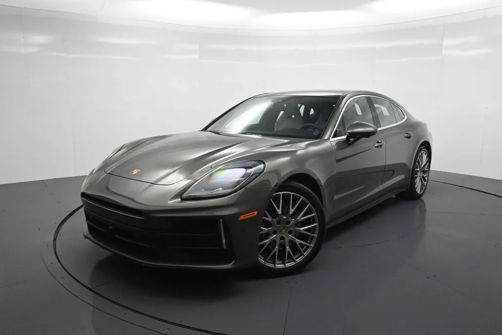 2025 Porsche Panamera 4 photo 1